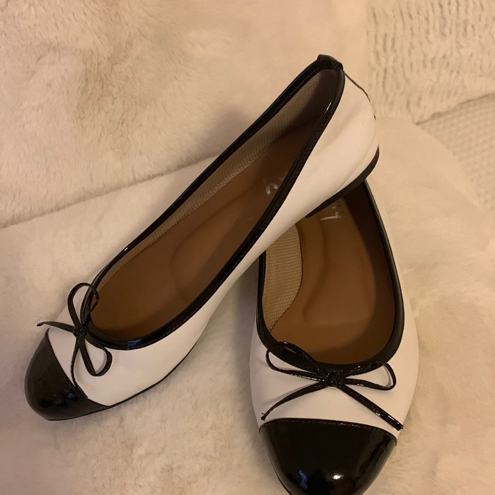 Fm/Ny black & White ballet flats